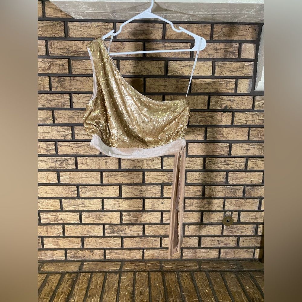 Nwt lulus sequin‎ top - Picture 2 of 5